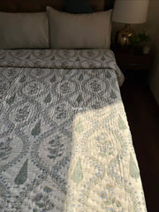 aenak-blue-periwinkle-jaal-handblock-reversible-mulmul-cotton-quilt