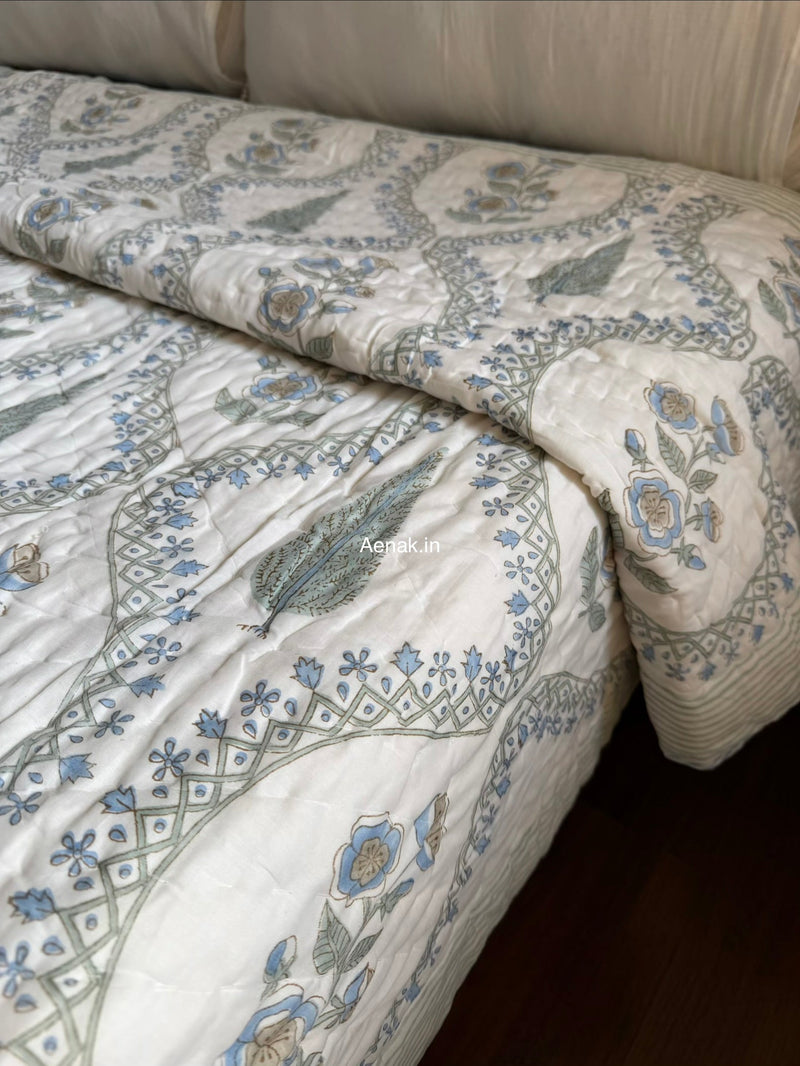 aenak-blue-periwinkle-jaal-handblock-reversible-mulmul-cotton-quilt
