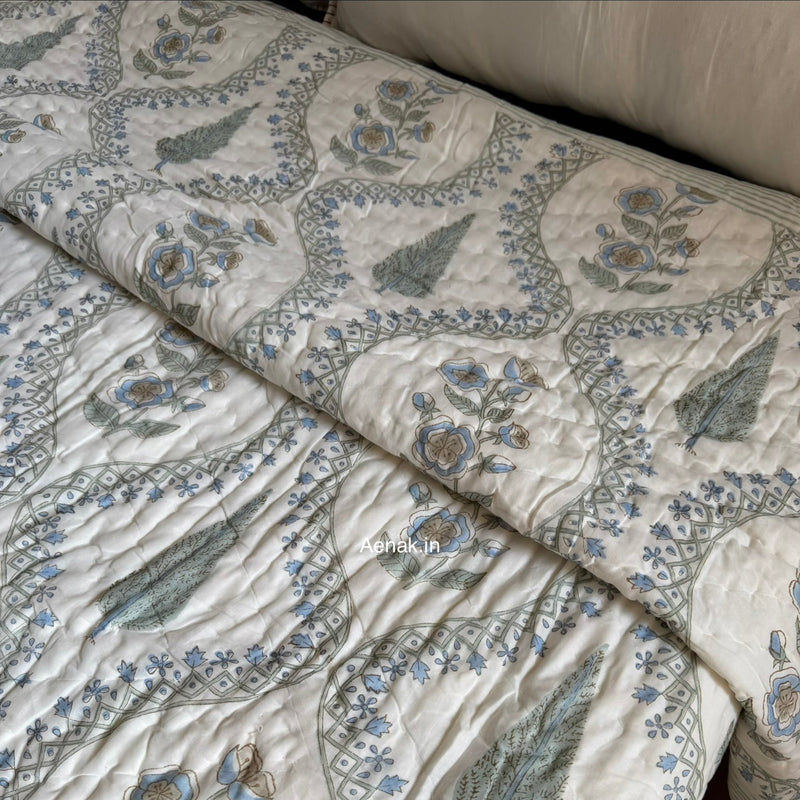 aenak-blue-periwinkle-jaal-handblock-reversible-mulmul-cotton-quilt