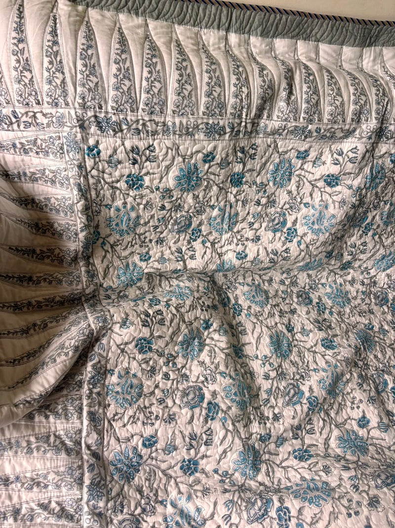 aenak-blue-floral-jaal-handblock-printed-reversible-quilted-cotton-bedcover-set-105x108
