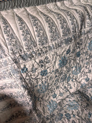 aenak-blue-floral-jaal-handblock-printed-reversible-quilted-cotton-bedcover-set-105x108