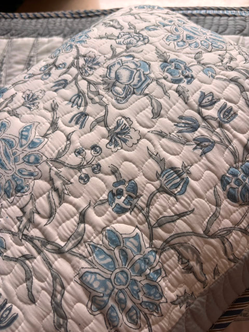 aenak-blue-floral-jaal-handblock-printed-reversible-quilted-cotton-bedcover-set-105x108