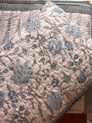 aenak-blue-floral-jaal-handblock-printed-reversible-quilted-cotton-bedcover-set-105x108