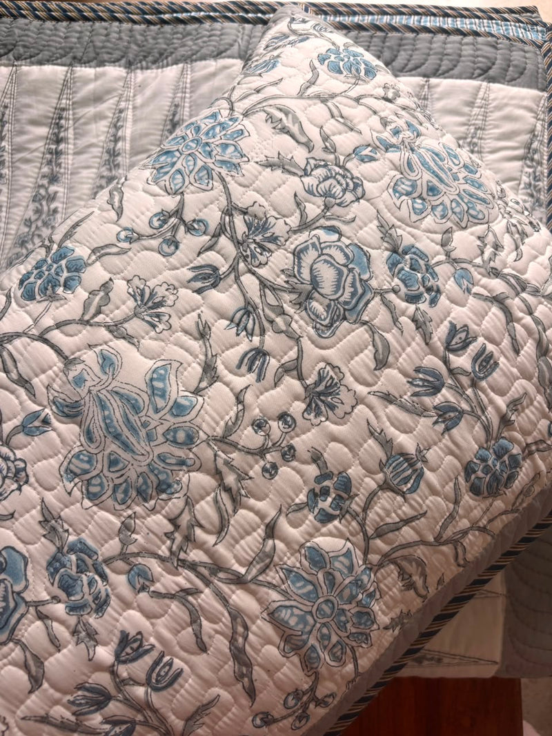 aenak-blue-floral-jaal-handblock-printed-reversible-quilted-cotton-bedcover-set-105x108