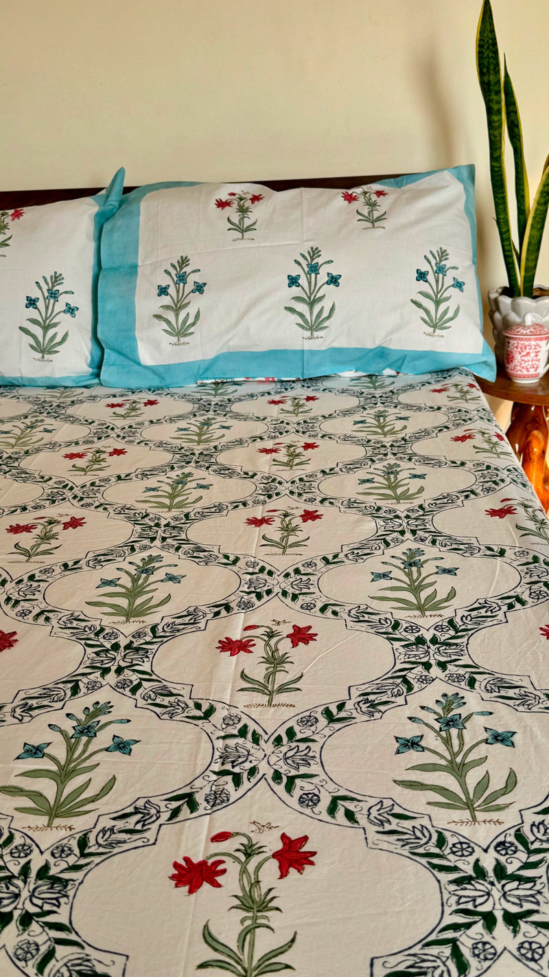 aenak-red-blue-floral-jaal-handblock-bedsheet-quilt-combo-set