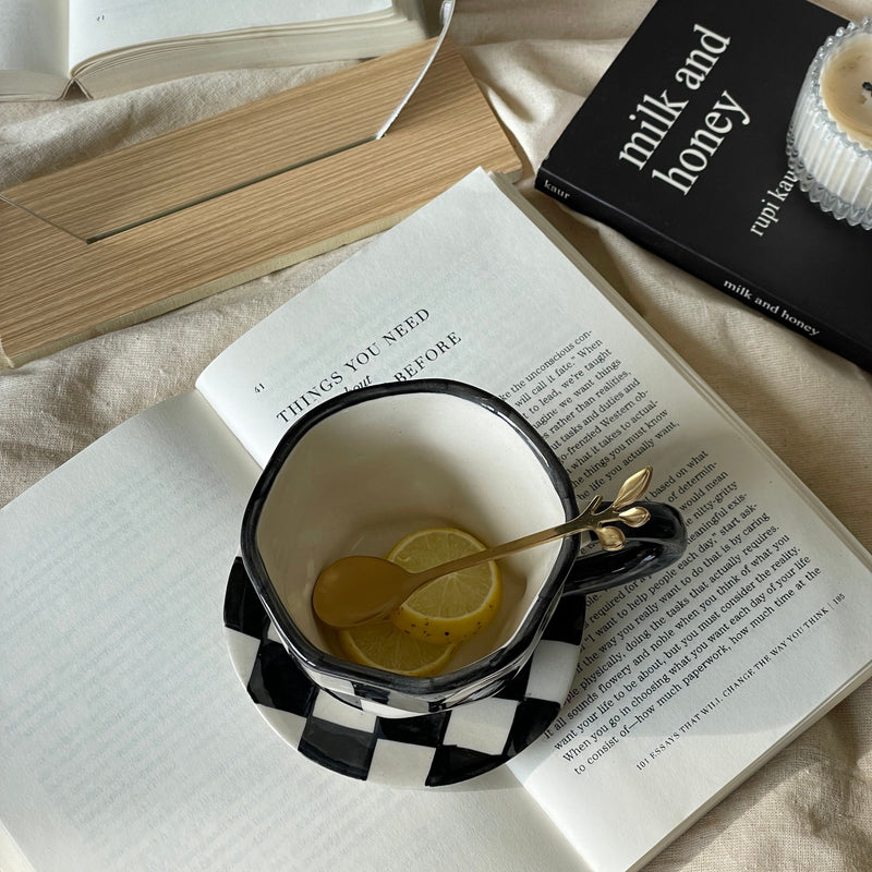 ceramic-kitchen-black-checkered-cup-saucer-set