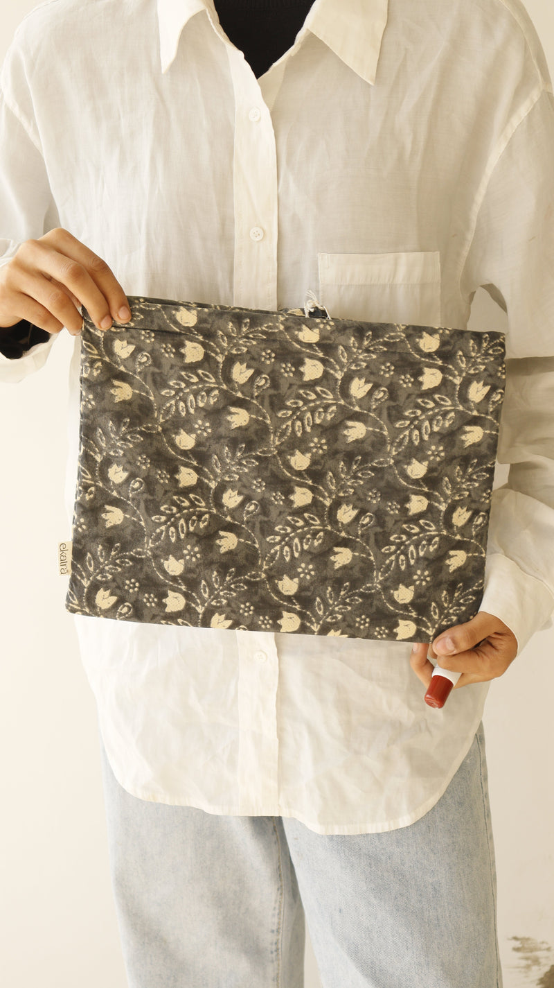 ekatrahandmade-sustainable-cotton-travel-pouch-organizer-by-ekatra-elephant-motif