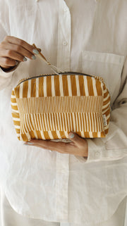 ekatrahandmade-puffy-pouch