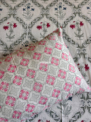 aenak-pink-blue-floral-jaal-handblock-bedsheet-quilt-combo-set