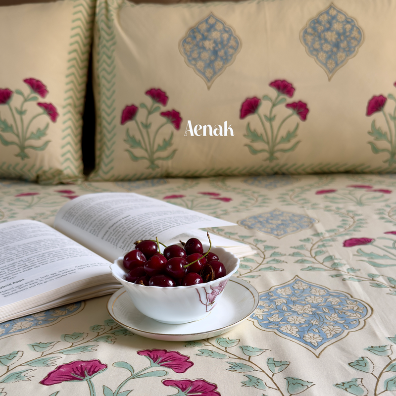 aenak-pink-poppy-handblock-bedsheet-quilt-combo-set-light-beige-base