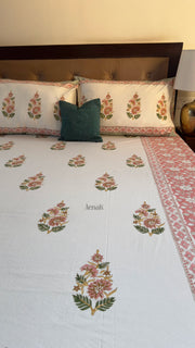 aenak-pinkish-peach-dahlia-handblock-bedsheet-quilt-combo-set