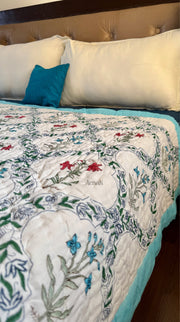 aenak-red-blue-floral-jaal-handblock-bedsheet-quilt-combo-set