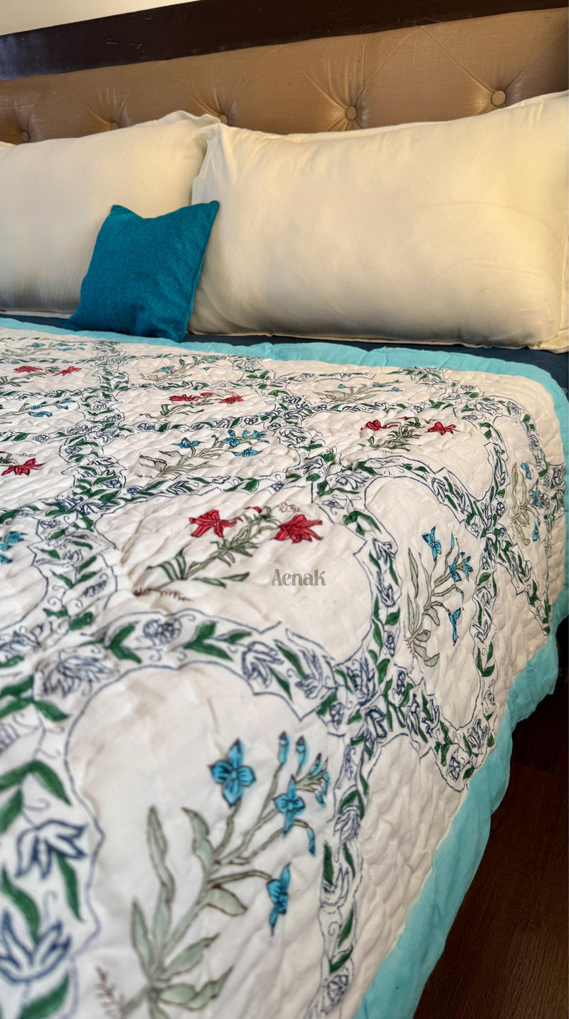 aenak-red-blue-floral-jaal-handblock-bedsheet-quilt-combo-set