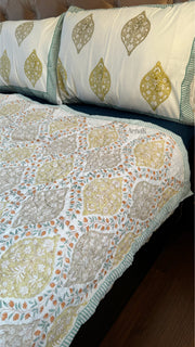 aenak-green-jaal-handblock-bedsheet-quilt-combo-set