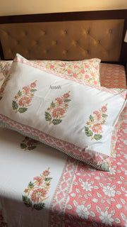 aenak-pinkish-peach-dahlia-handblock-bedsheet-quilt-combo-set