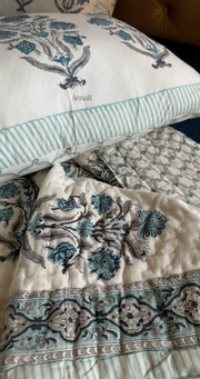 aenak-teal-blue-dahlia-handblock-bedsheet-quilt-combo-set