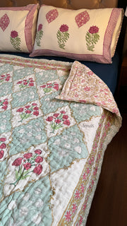 aenak-green-red-dahlia-handblock-bedsheet-quilt-combo-set
