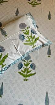 aenak-blue-dahlia-handblock-bedsheet-quilt-combo-set