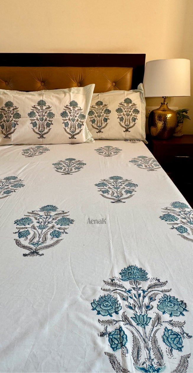 aenak-teal-blue-dahlia-handblock-bedsheet-quilt-combo-set