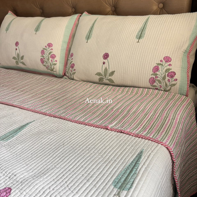 aenak-light-purple-floral-handblock-bedsheet-straight-quilted-bedcover-combo-set