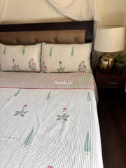 aenak-light-purple-floral-handblock-reversible-quilted-bedcover-set