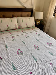 aenak-light-purple-floral-handblock-bedsheet-straight-quilted-bedcover-combo-set