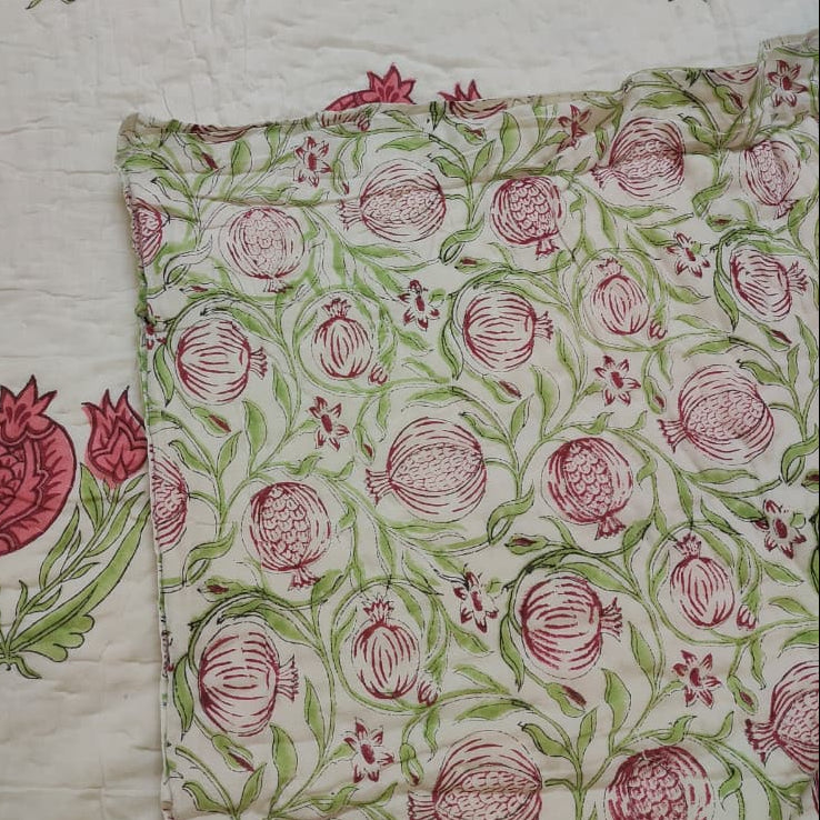aenak-red-anaar-baag-handblock-bedsheet-quilt-combo-set