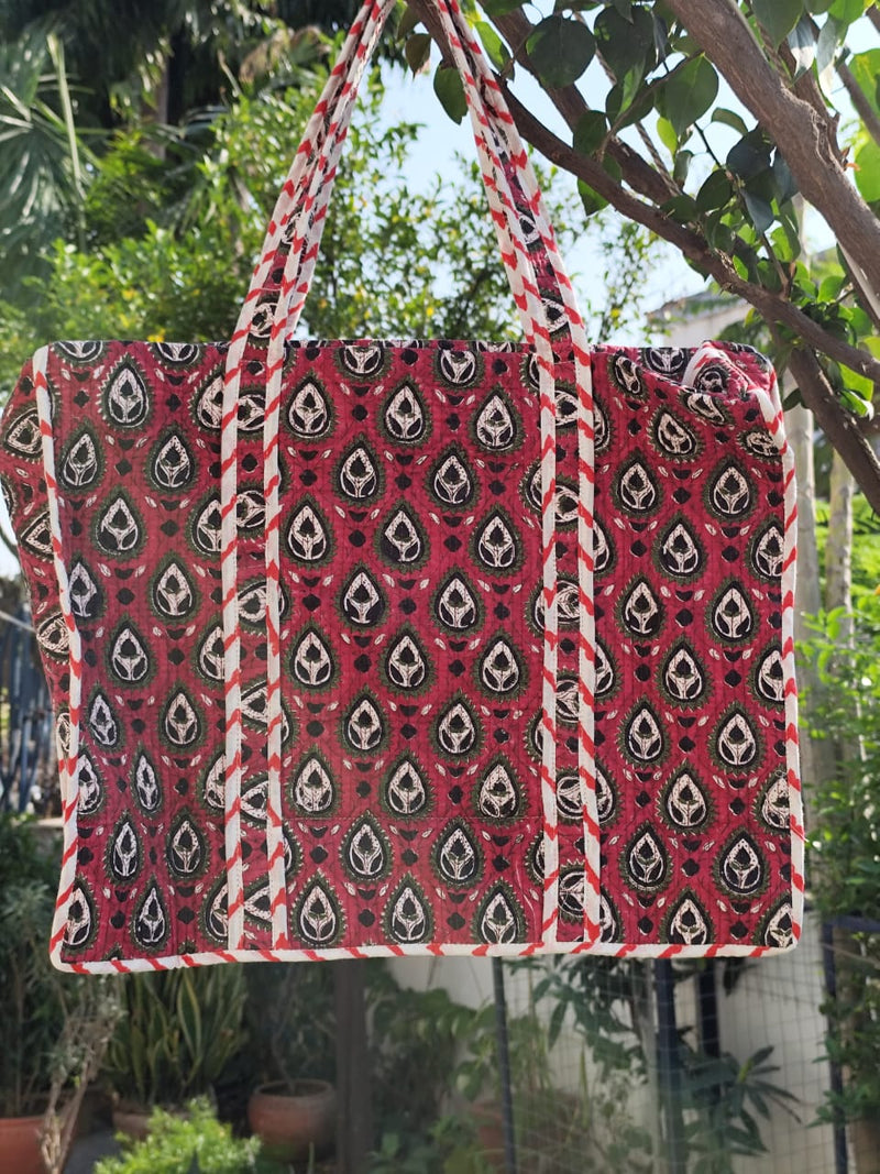 aenak-the-ruby-block-quilted-cotton-zipper-travel-bag
