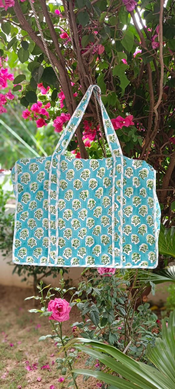 aenak-pink-poppy-phool-quilted-cotton-zipper-travel-bag-copy