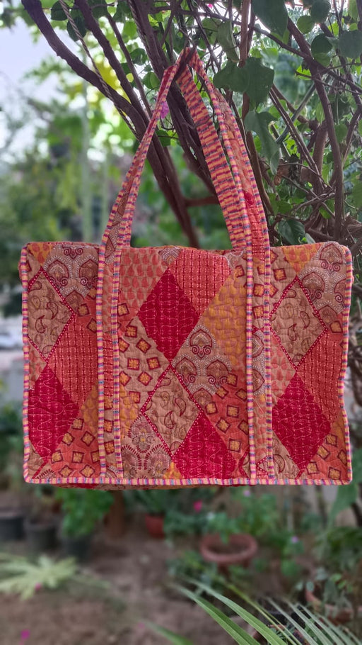 aenak-white-phool-quilted-cotton-zipper-travel-bag-copy