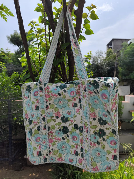 aenak-green-jaal-quilted-cotton-zipper-travel-bag-copy