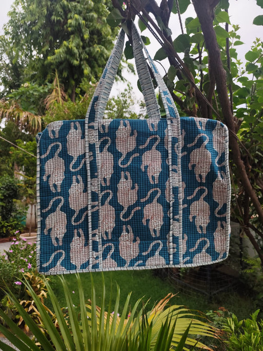 aenak-pink-phool-garden-quilted-cotton-zipper-travel-bag-copy
