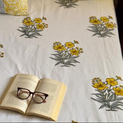 aenak-yellow-periwinkle-printed-premium-cotton-fitted-bedsheet-set