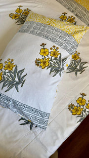 aenak-yellow-periwinkle-printed-premium-cotton-fitted-bedsheet-set