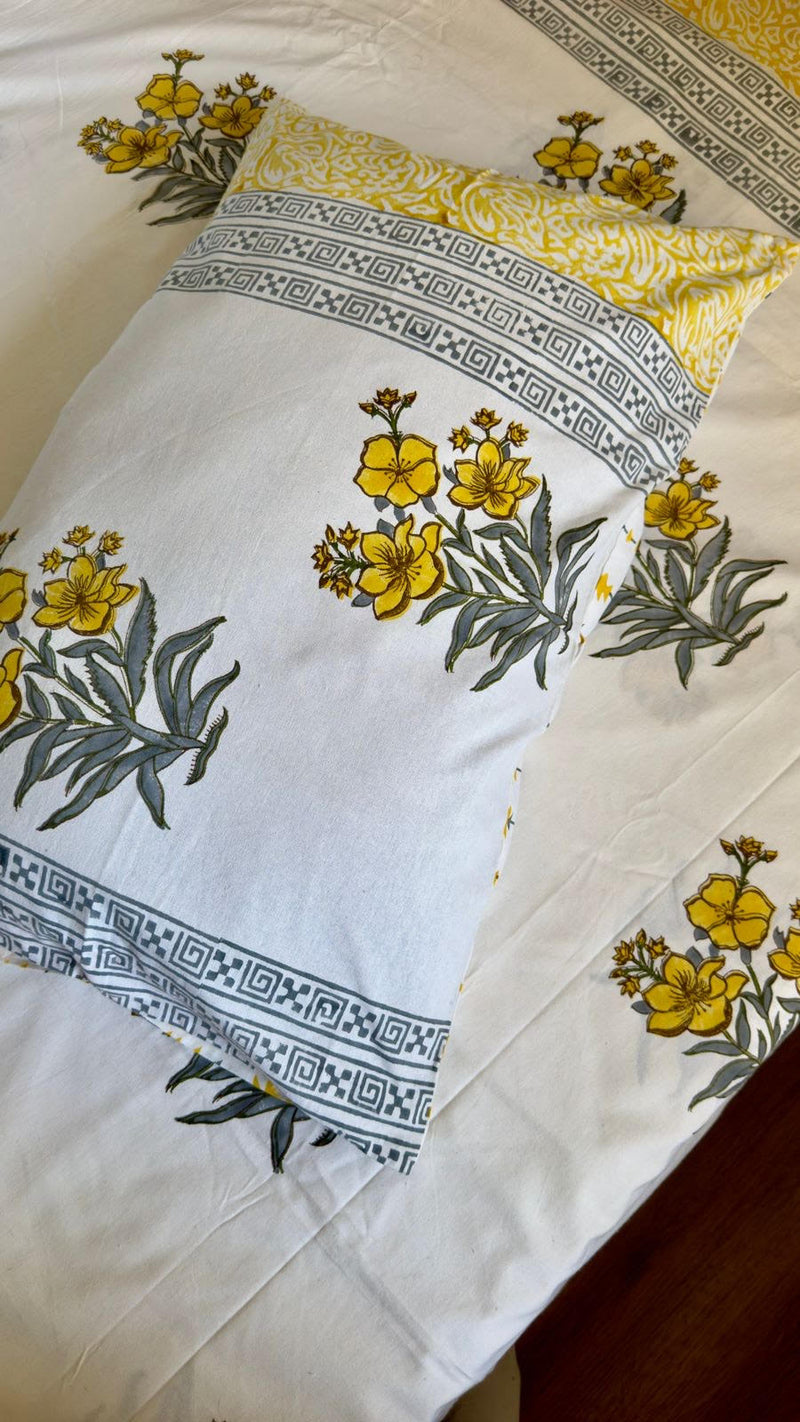 aenak-yellow-periwinkle-printed-premium-cotton-fitted-bedsheet-set